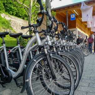 Row of modern e-bikes in front of the Liechtenstein Center in Vaduz - starting point for sustainable exploration tours through the Principality