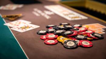 Paesaggio alpino che evoca il tema del Casino Alpino