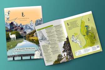 Printed hiking brochure "In 80 hours through the country" with tips and a map of nature experiences and stage hikes through Liechtenstein