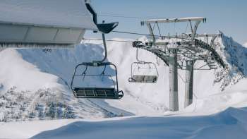 Family takes the chairlift to Sareis