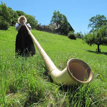 With the alphorn through the mountains