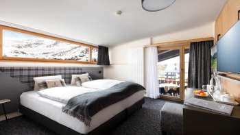 Two-bedroom apartment with a balcony at the Hotel Turna Malbun