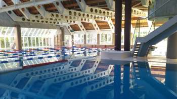 View of the blue swimming pool in the Eschen indoor pool