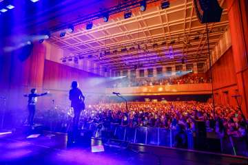 Concert by Silbermond at the FL1.Life Festival at SAL in Schaan with an enthusiastic audience and atmospheric stage lighting