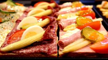 Sandwiches with sausage, cheese, egg and vegetables in the Balu patisserie display case