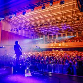 Concert by Silbermond at the FL1.Life Festival at SAL in Schaan with an enthusiastic audience and atmospheric stage lighting