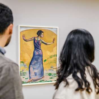 Two museum visitors look at a painting in the Liechtenstein Art Museum