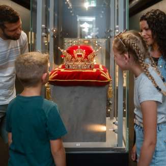 Family in the Liechtensteinische SchatzKammer
