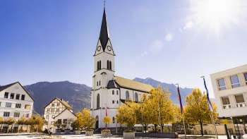 Church of St. Martin with rectory buildings to the left