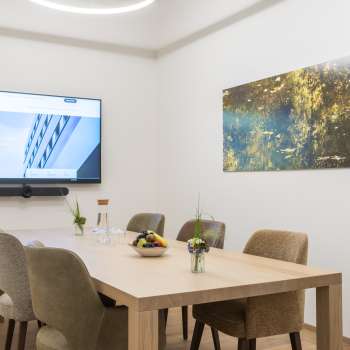 RhiTal" seminar room in the Business Center