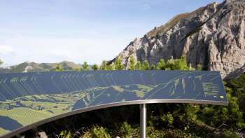 View of the Sareis panoramic panel with an impressive mountain panorama in the background