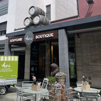 Hoi-Laden from the outside