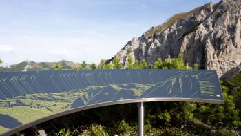 View of the Sareis panoramic panel with an impressive mountain panorama in the background