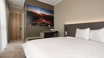Modern double room at the b_smart motel