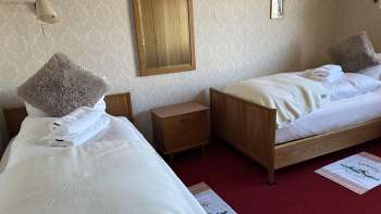 Bedroom with two single beds