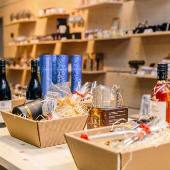 Gift basket with wine, honey and delicacies from Liechtenstein at the Liechtenstein Center.