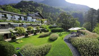 Exterior view of the Park Hotel Sonnenhof with its gardens