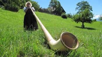 With the alphorn through the mountains
