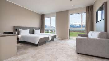 Bright and modern twin room at the b_smart motel