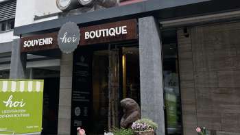 Hoi-Laden from the outside