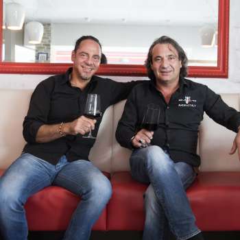 The two hosts of the Made in Italy restaurant in a relaxed atmosphere.