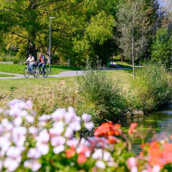 Cyclists on their way along a flowering path in Haberfeld Vaduz