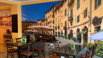 Exterior view of the bar & bistro "La Piazza"