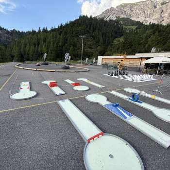 Alpine Minigolf, mini-cars and chess field in front of the Schlucher-Treff