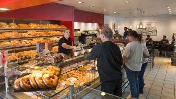 Sales room in the Mündle bakery and confectionery in Mauren where people buy bread