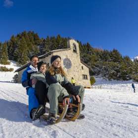 Winter family photo shoot in Malbun