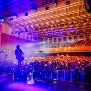 Concert by Silbermond at the FL1.Life Festival at SAL in Schaan with an enthusiastic audience and atmospheric stage lighting