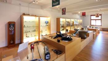 Exhibition in the Lawena Museum with showcases, old household appliances and a historical collection of vacuum cleaners.