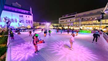 Ice skating at night on the colorfully illuminated ice rink of "Vaduz on Ice" in the festively decorated city center. Ice skating at night on the colorfully illuminated ice rink of "Vaduz on Ice" in the festively decorated city center.