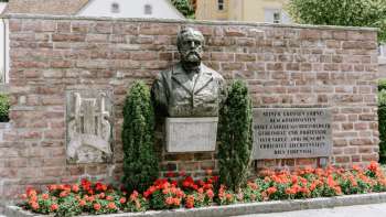 Rheinberg monument