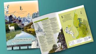 Printed hiking brochure "In 80 hours through the country" with tips and a map of nature experiences and stage hikes through Liechtenstein