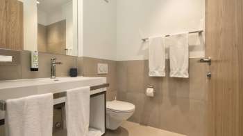Modern bathroom at the b_smart motel