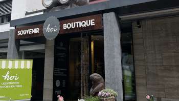 Hoi-Laden from the outside