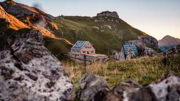 View of the Pfälzerhütte hut an altitude of 2,108 meters