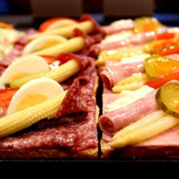 Sandwiches with sausage, cheese, egg and vegetables in the Balu patisserie display case