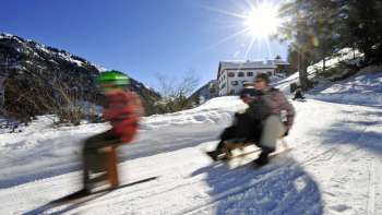 2 people tobogganing on the Sücka toboggan run in Liechtenstein
