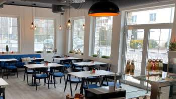 The modern dining room at "Gsund & munter"