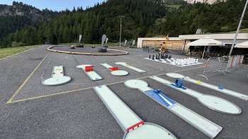 Alpine Minigolf, mini-cars and chess field in front of the Schlucher-Treff