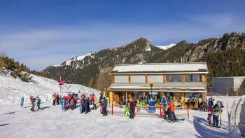 Winter ski day in front of Malbi Park